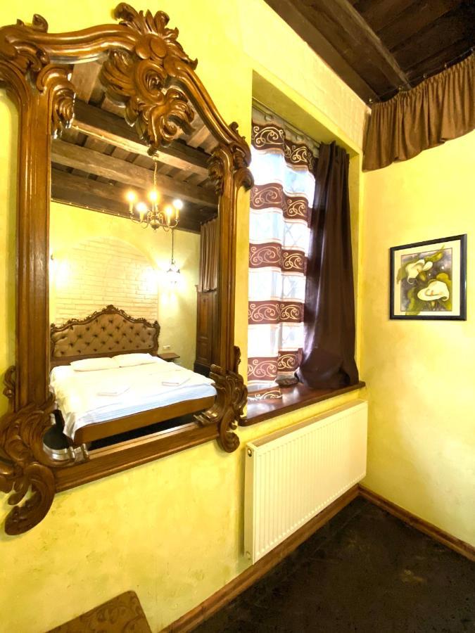 Квартира Подобово На Площі Ринок 39 Lviv Exteriör bild