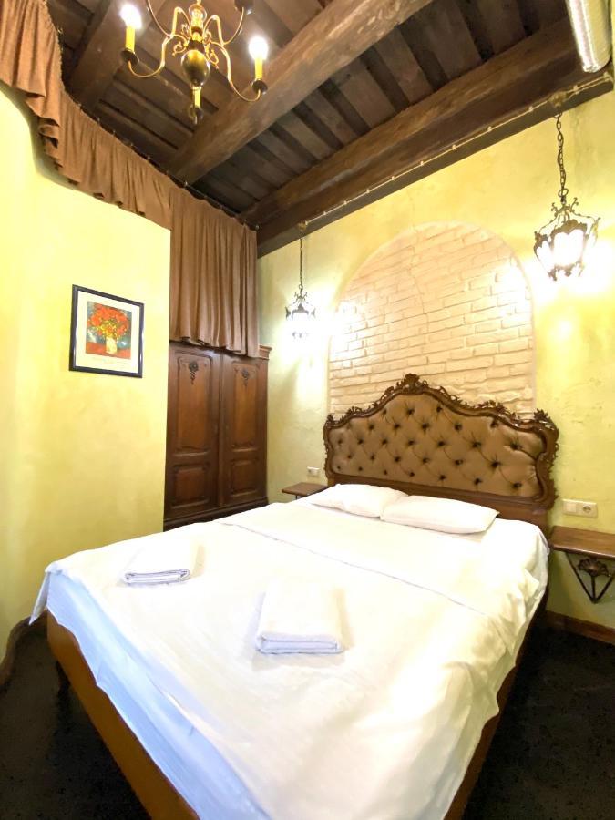 Квартира Подобово На Площі Ринок 39 Lviv Exteriör bild