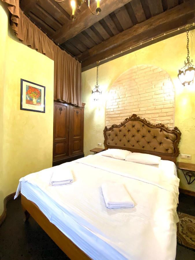 Квартира Подобово На Площі Ринок 39 Lviv Exteriör bild