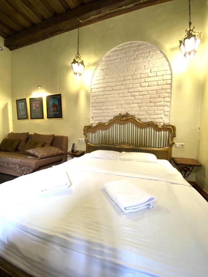 Квартира Подобово На Площі Ринок 39 Lviv Exteriör bild