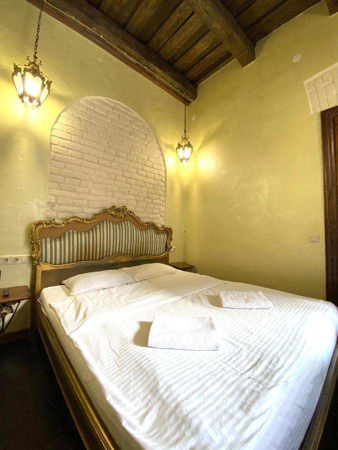 Квартира Подобово На Площі Ринок 39 Lviv Exteriör bild