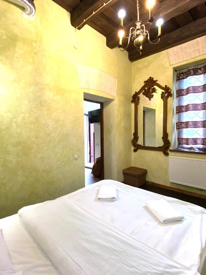 Квартира Подобово На Площі Ринок 39 Lviv Exteriör bild